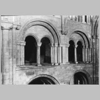 North east triforium, Foto Courtauld Institute of Art.jpg